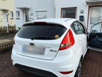 Gebraucht Ford Fiesta 60 PS (44 kW) 2010 Weiß Kleinwagen