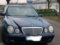 Gebraucht Mercedes E280 204 PS (150 kW) 2002 Blau Limousine