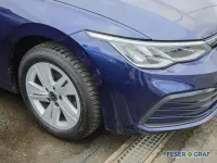 Gebraucht VW Golf VIII Life 150 PS (110 kW) 2022 Atlantik blue metallic Kombi