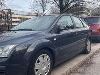Gebraucht Ford Focus 100 PS (73 kW) 2006 Grau Limousine