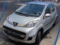 Gebraucht Peugeot 107 68 PS (50 kW) 2010 Silber Kleinwagen