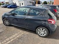 Gebraucht Peugeot 208 Access 68 PS (50 kW) 2015 Kleinwagen