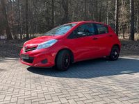 Gebraucht Toyota Yaris 70 PS (51 kW) 2012 Rot Kleinwagen