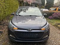 Gebraucht Hyundai i20 75 PS (55 kW) 2016 Grau Kleinwagen