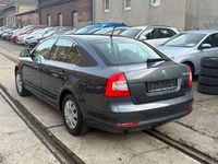Gebraucht Skoda Octavia Ambiente 105 PS (77 kW) 2011 Grau Limousine