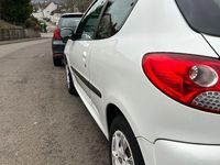 Gebraucht Peugeot 206 60 PS (44 kW) 2011 Weiß Limousine
