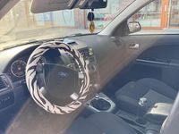 Gebraucht Ford Mondeo 125 PS (91 kW) 2001 Silber Limousine