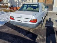 Gebraucht Mercedes 230 132 PS (97 kW) 1989 Weiß Limousine