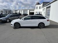 Gebraucht Skoda Octavia Clever 150 PS (110 kW) 2022 Candyweiss Kombi