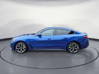 Gebraucht BMW 430 Sport Line 245 PS (180 kW) 2023 M portimao blau Coupé