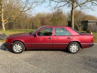 Gebraucht Mercedes E230 132 PS (97 kW) 1992 Rot Limousine