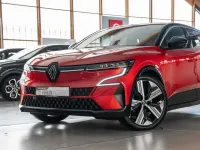 Gebraucht Renault Megane E-Tech Iconic 160 kW (218 PS) 2023 Rot Limousine