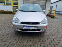 Używany Ford Focus 101 KM (74 kW) 2001 Srebrny Sedan/Limuzyna