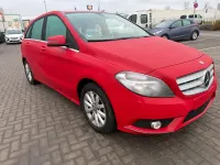 Gebraucht Mercedes B180 122 PS (89 kW) 2014 Rot Kleinwagen