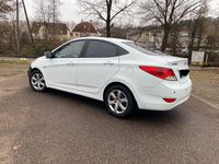 Gebraucht Hyundai Accent 107 PS (78 kW) 2012 Weiß Limousine