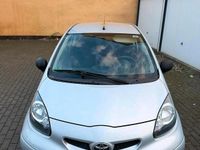 Gebraucht Toyota Aygo 68 PS (50 kW) 2009 Silber Kleinwagen