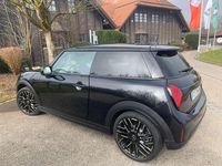 Gebraucht Mini Cooper Favoured 114 kW (156 PS) 2025 Schwarz Kleinwagen