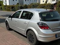 Używany Opel Astra 105 KM (77 kW) 2007 Srebrny Sedan/Limuzyna