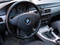 Gebraucht BMW 318 129 PS (94 kW) 2007 Blau Kombi