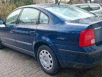 Second-hand VW Passat 100 CP (73 kW) 2000 Albastru Berlinǎ