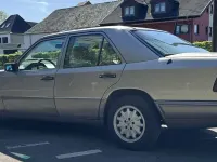 Second-hand Mercedes E250 113 CP (83 kW) 1993 Argintiu Berlinǎ