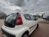 Gebraucht Peugeot 107 54 PS (39 kW) 2007 Weiß Kleinwagen