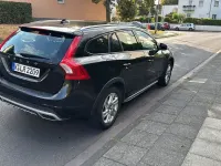 Gebraucht Volvo V60 CC Momentum 190 PS (139 kW) 2015 Schwarz Kombi