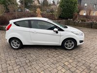 Gebraucht Ford Fiesta 95 PS (69 kW) 2014 Weiß Kleinwagen