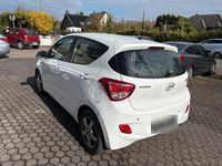 Gebraucht Hyundai i10 66 PS (48 kW) 2015 Weiß Kleinwagen