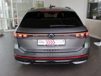 Gebraucht VW Passat R-line 193 PS (141 kW) 2024 Grau (diabasgrau metallic grenadillschwarz metallic) Kombi