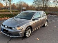 Gebraucht VW Golf VII 110 PS (80 kW) 2016 Gold Kleinwagen