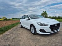 Gebraucht Hyundai i30 Select 99 PS (72 kW) 2018 Weiß Limousine