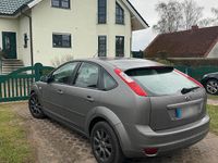 Używany Ford Focus 101 KM (74 kW) 2006 Szary Hatchback