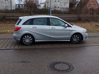 Gebraucht Mercedes B180 166 PS (122 kW) 2012 Silber Van / Kleinbus