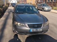Gebraucht Hyundai Sonata 140 PS (102 kW) 2007 Grau Limousine
