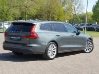 Używany Volvo V60 Core 349 KM (256 kW) 2025 Zielony Kombi