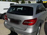 Gebraucht Mercedes B180 122 PS (89 kW) 2013 Silber Van / Kleinbus