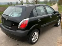 Second-hand Kia Rio 84 CP (61 kW) 2005 Negru Hatchback