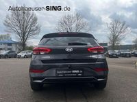 Neu Hyundai i30 140 PS (102 kW) 2025 Ecotronic grey Limousine