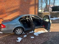 Gebraucht Mercedes E200 163 PS (119 kW) 2004 Blau Limousine