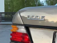 Używany Mercedes E300 179 KM (131 kW) 1990 Szary Sedan/Limuzyna