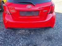 Gebraucht Toyota Yaris Comfort 99 PS (72 kW) 2015 Rot Kleinwagen