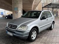 Gebraucht Mercedes ML320 218 PS (160 kW) 2001 Silber SUV