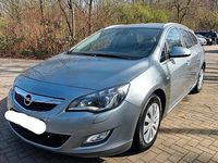 Gebraucht Opel Astra 145 PS (106 kW) 2012 Grau Kombi
