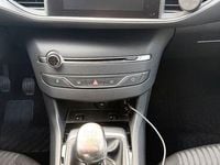 Gebraucht Peugeot 308 131 PS (96 kW) 2014 Rot Limousine