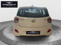 Gebraucht Hyundai i10 Basis 67 PS (49 kW) 2016 Weiß Kleinwagen