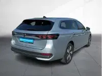 Gebraucht VW Passat 150 PS (110 kW) 2025 Silber (oyster silver metallic) Kombi