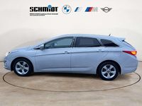 Gebraucht Hyundai i40 Edition+ 135 PS (99 kW) 2014 Sleek silver metallic Kombi