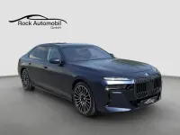 Gebraucht BMW 740 M Sport 299 PS (219 kW) 2024 Frozen tanzanite blue metallic Limousine