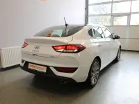 Gebraucht Hyundai i30 Style 140 PS (102 kW) 2019 Weiß Limousine